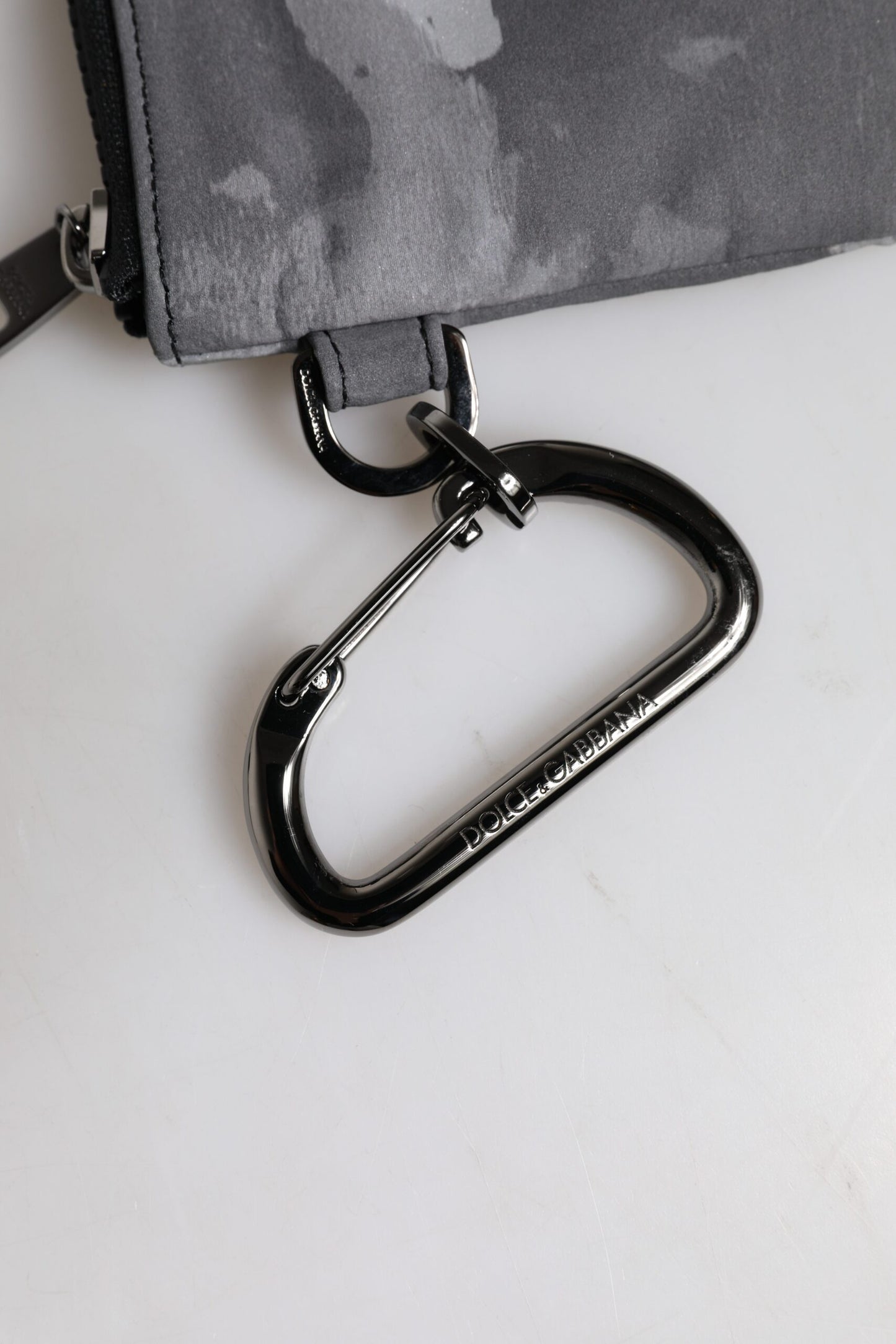 Pochette porte-clés avec logo camouflage noir et gris