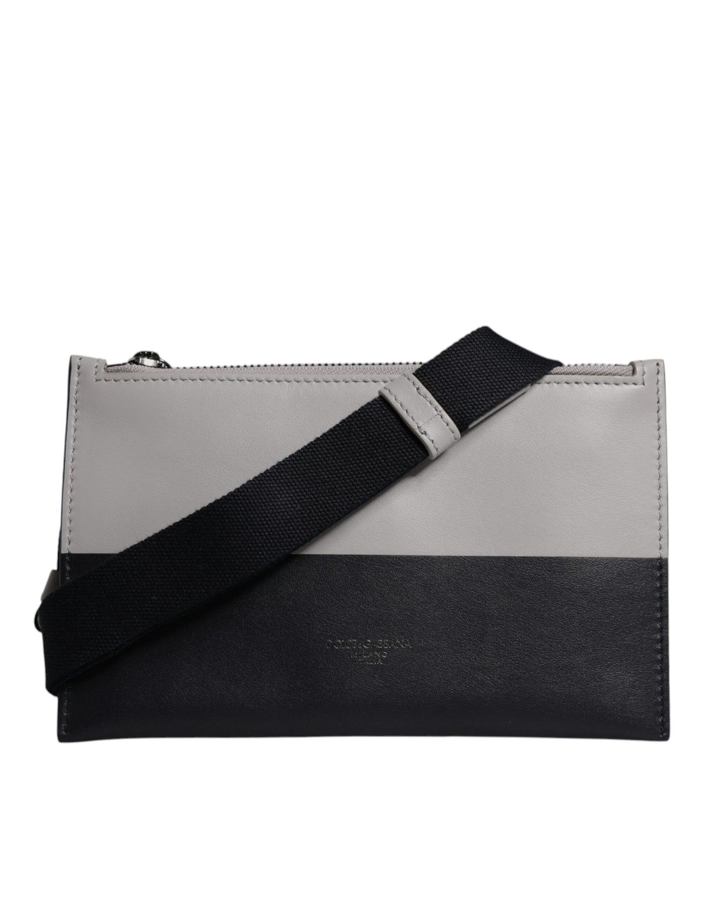 Bolso bandolera de piel blanca y negra con logo grabado