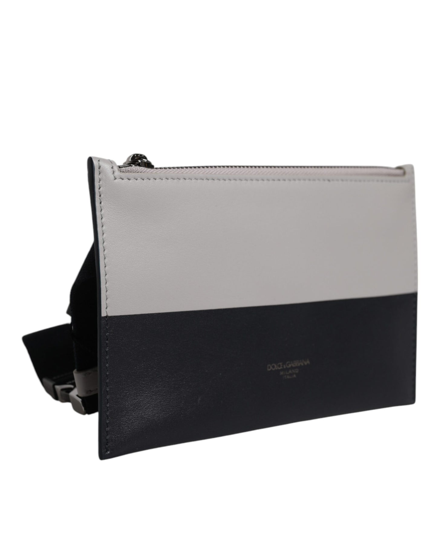 Bolso bandolera de piel blanca y negra con logo grabado