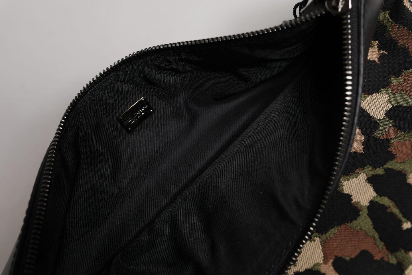 Bolso tipo sobre con placa de logotipo y estampado de leopardo jacquard multicolor