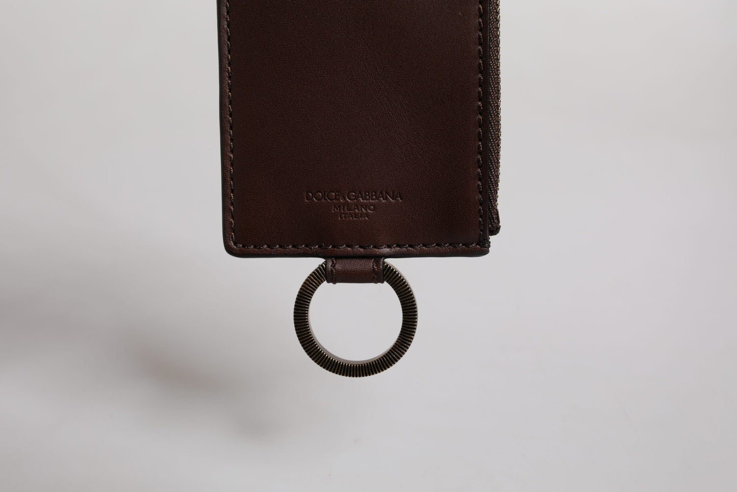 Cartera porta tarjetas con logotipo y cordón de piel de becerro marrón