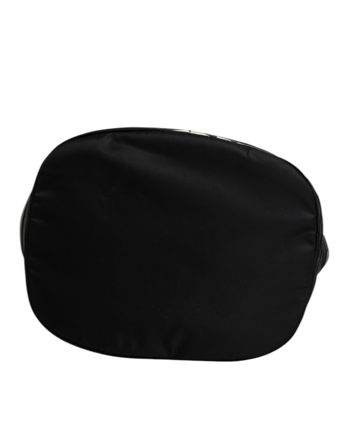 Bolso bandolera tipo cubo de nailon negro con logotipo icónico en blanco