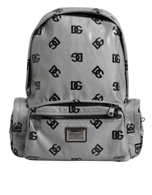 Mochila de poliéster gris y negra con placa del logotipo de DG