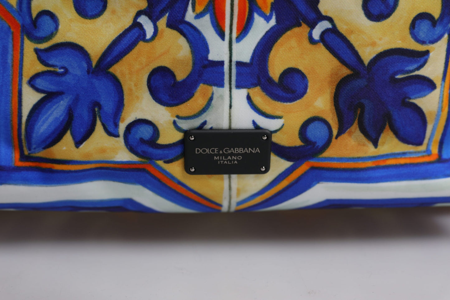 Mochila de viaje de nailon con estampado de mayólica multicolor
