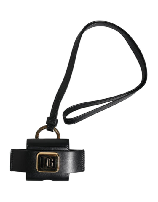 Estuche para AirPods con correa de cuero negra y placa de logotipo de metal dorado