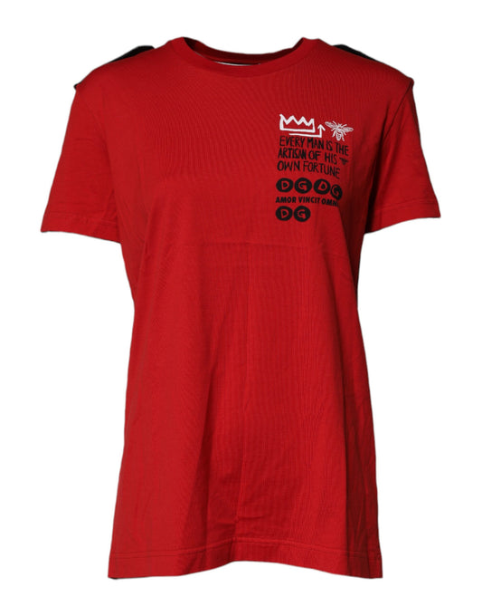 Camiseta de algodón roja con cuello redondo y estampado gráfico