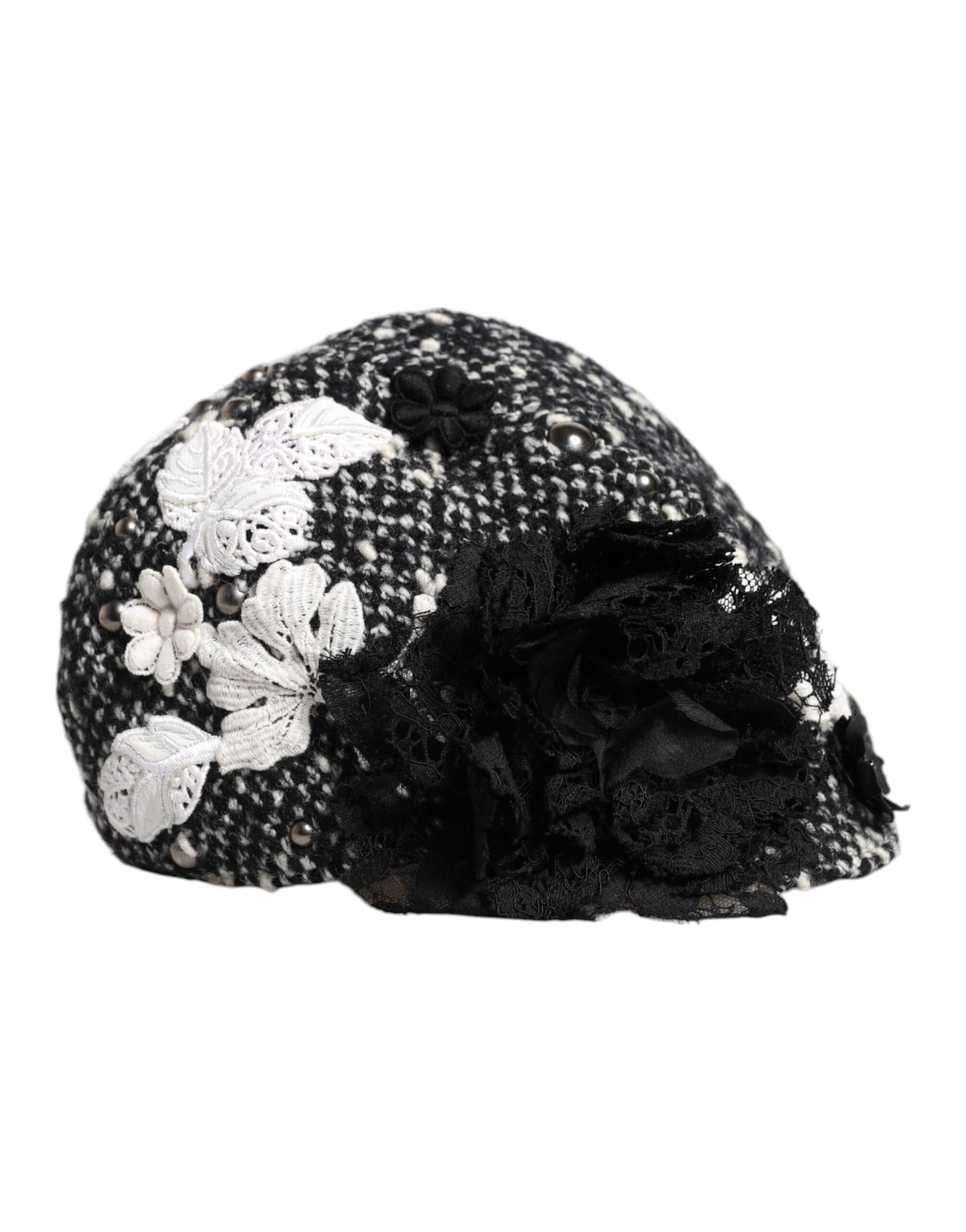 Sombrero cloche de lana negra con adornos florales blancos