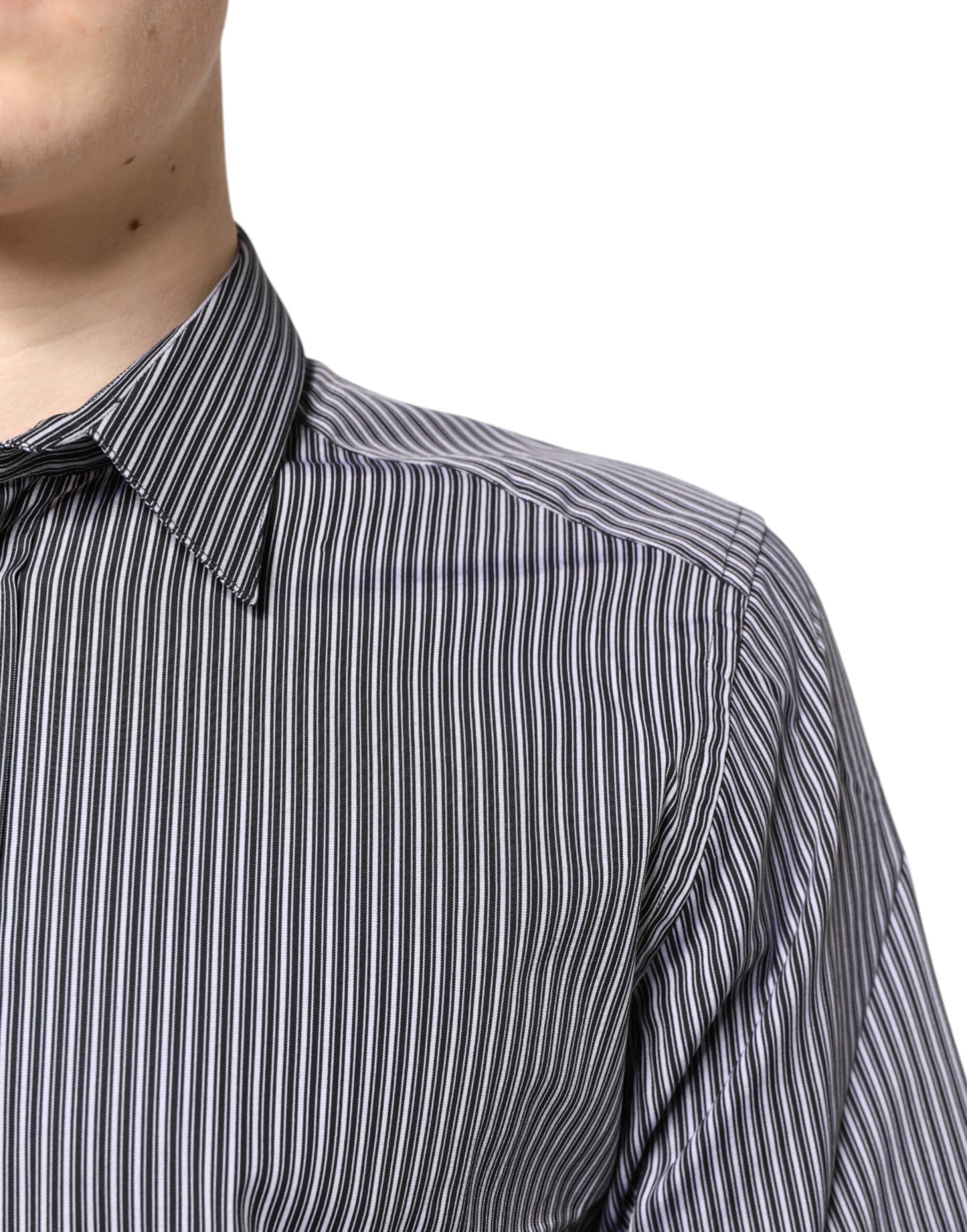 Camisa formal de rayas blancas y negras doradas