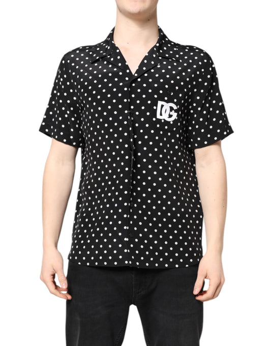 Camisa informal de manga corta con lunares negros