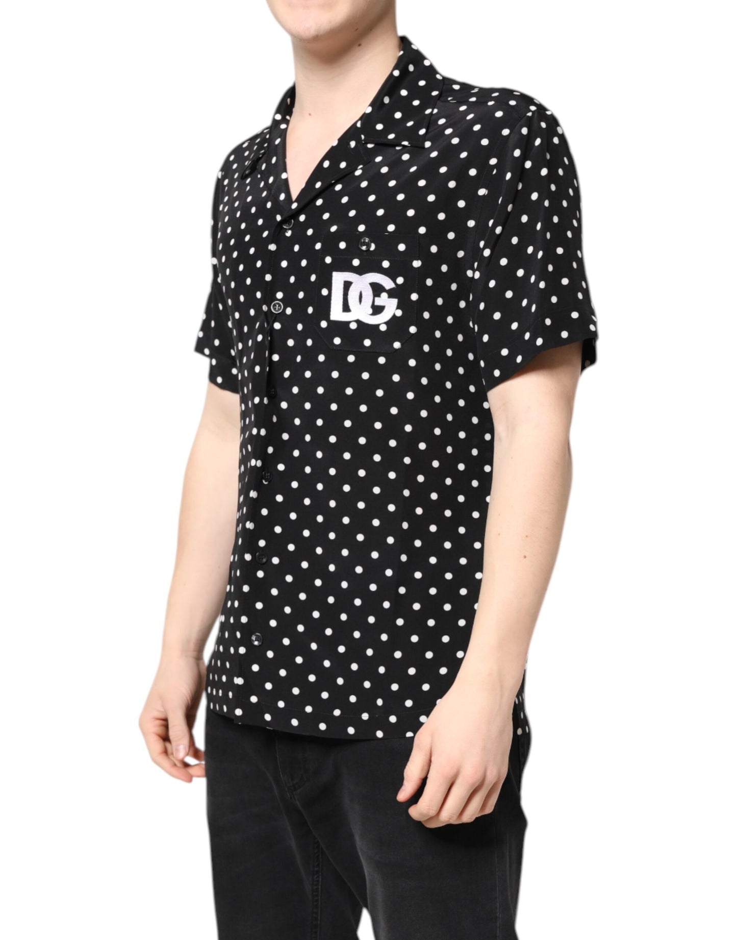 Camisa informal de manga corta con lunares negros