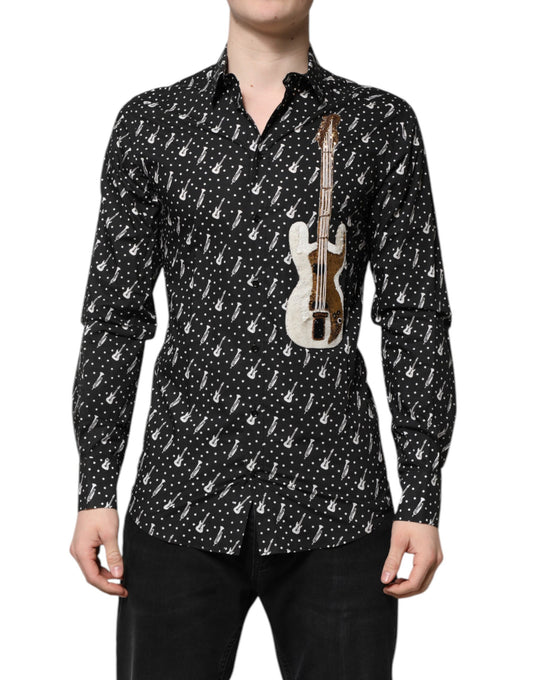 Camisa negra con adornos de instrumentos dorados