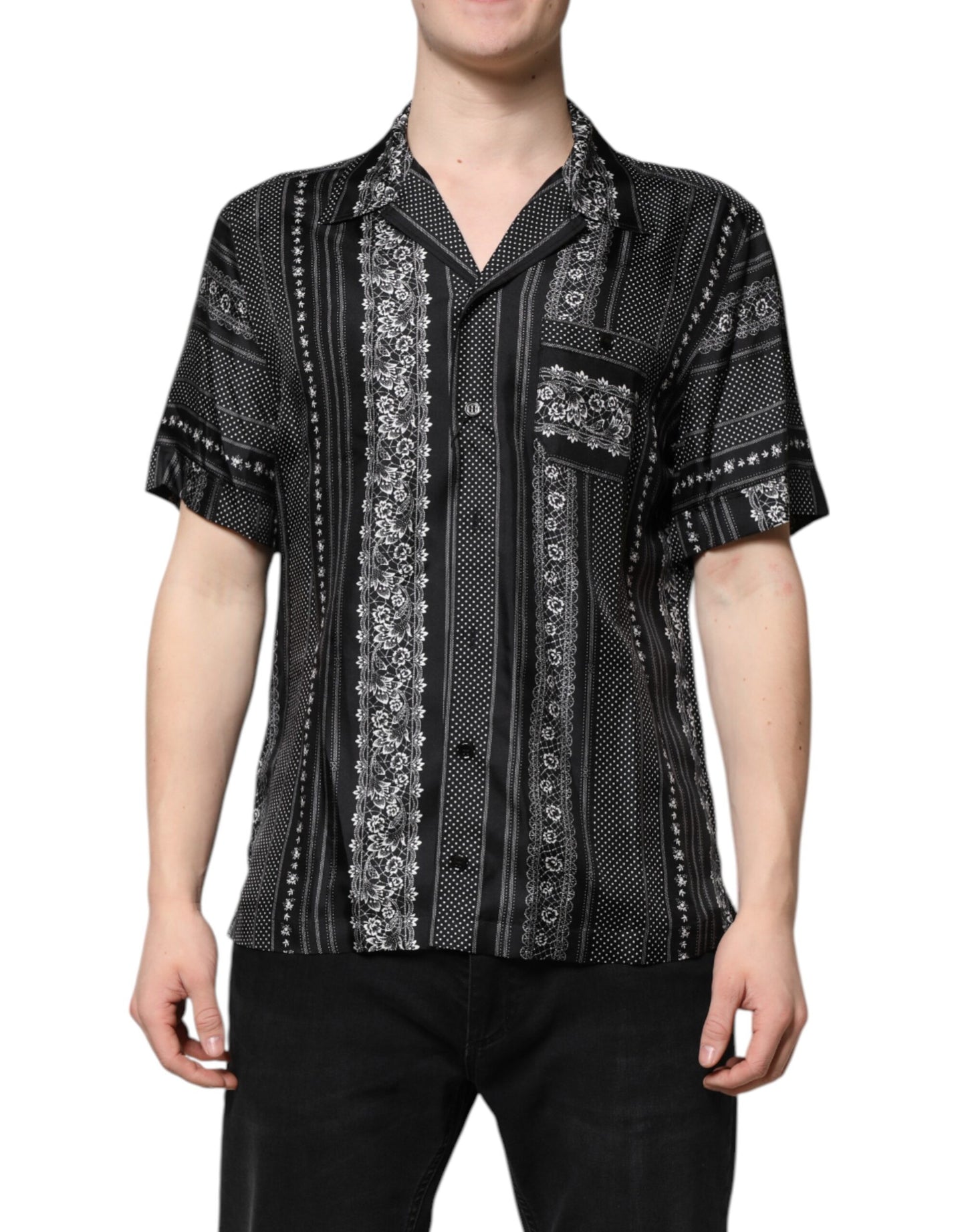 Camisa de manga corta con estampado floral de seda negra