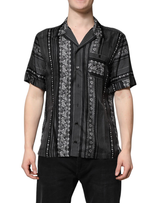 Camisa de manga corta con estampado floral de seda negra