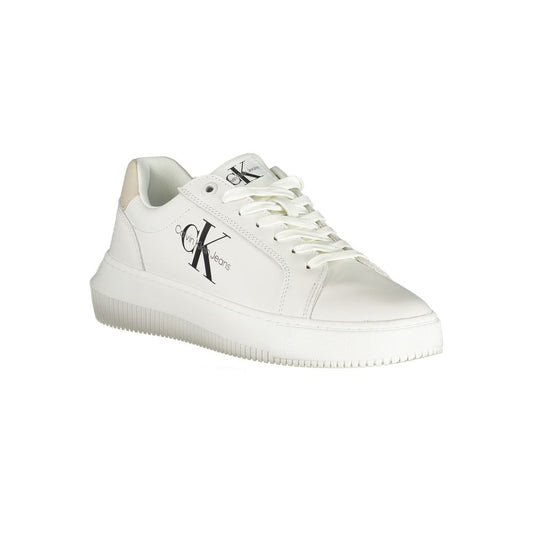 Zapatillas blancas elegantes con cordones y detalles en contraste