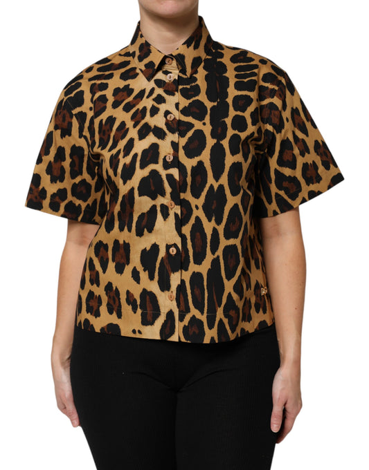 Polo de manga corta con cuello y estampado de leopardo marrón