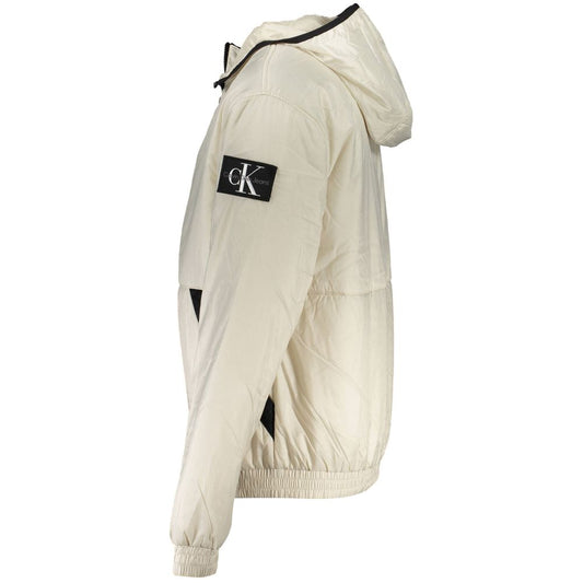 Elegante chaqueta beige con capucha: prenda de abrigo atemporal