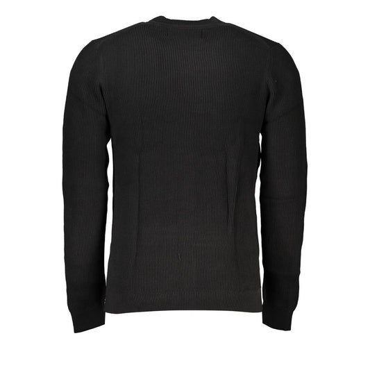 Suéter elegante de cuello redondo negro con logotipo