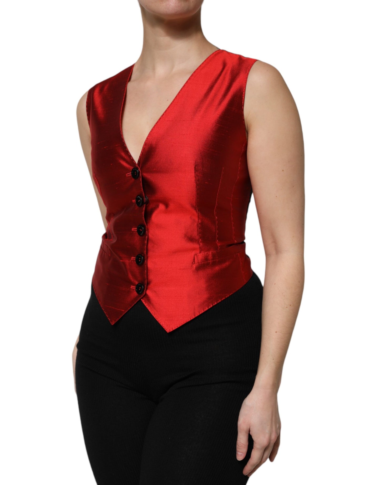 Chaleco sin mangas con botones en rojo y negro