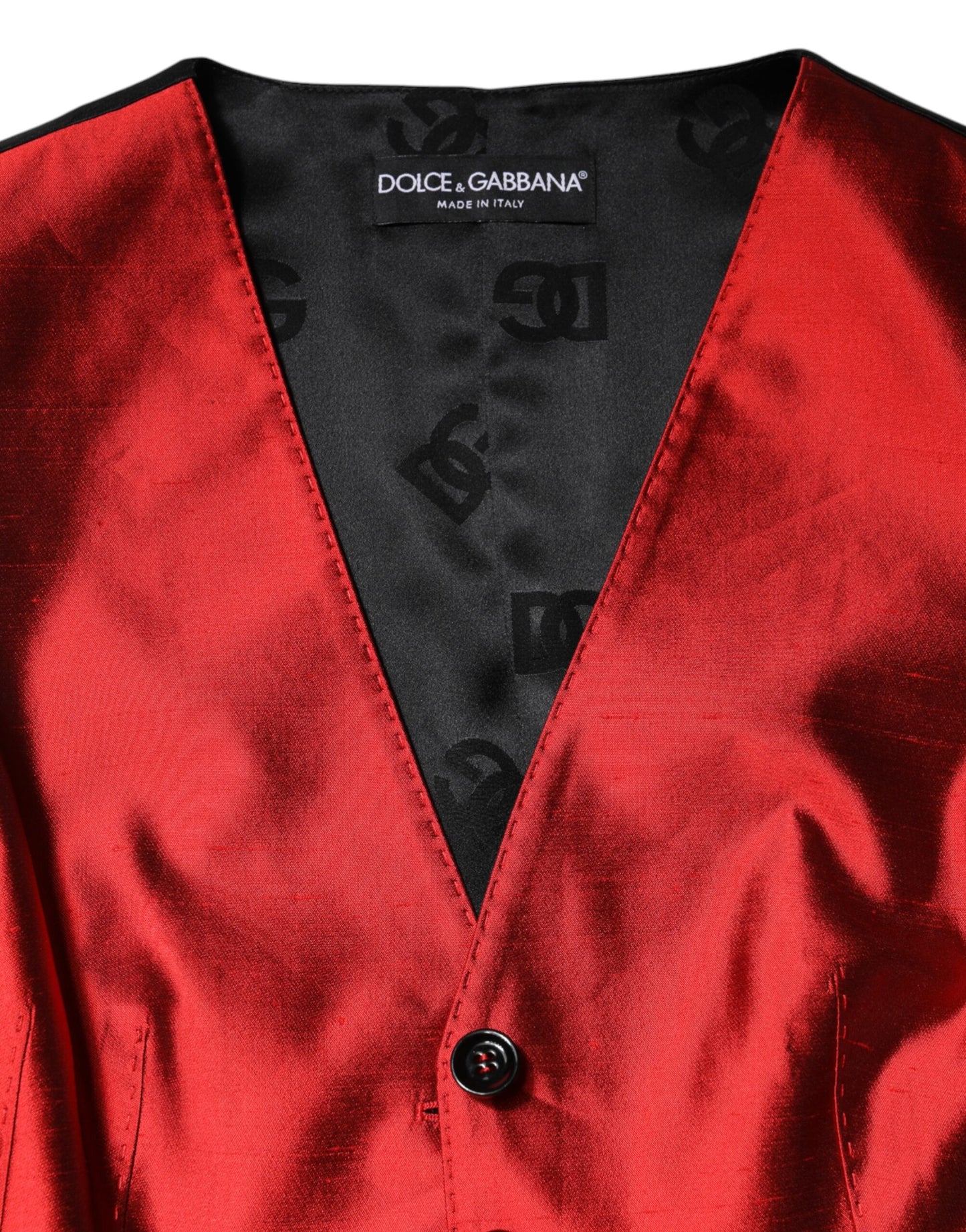 Chaleco sin mangas con botones en rojo y negro