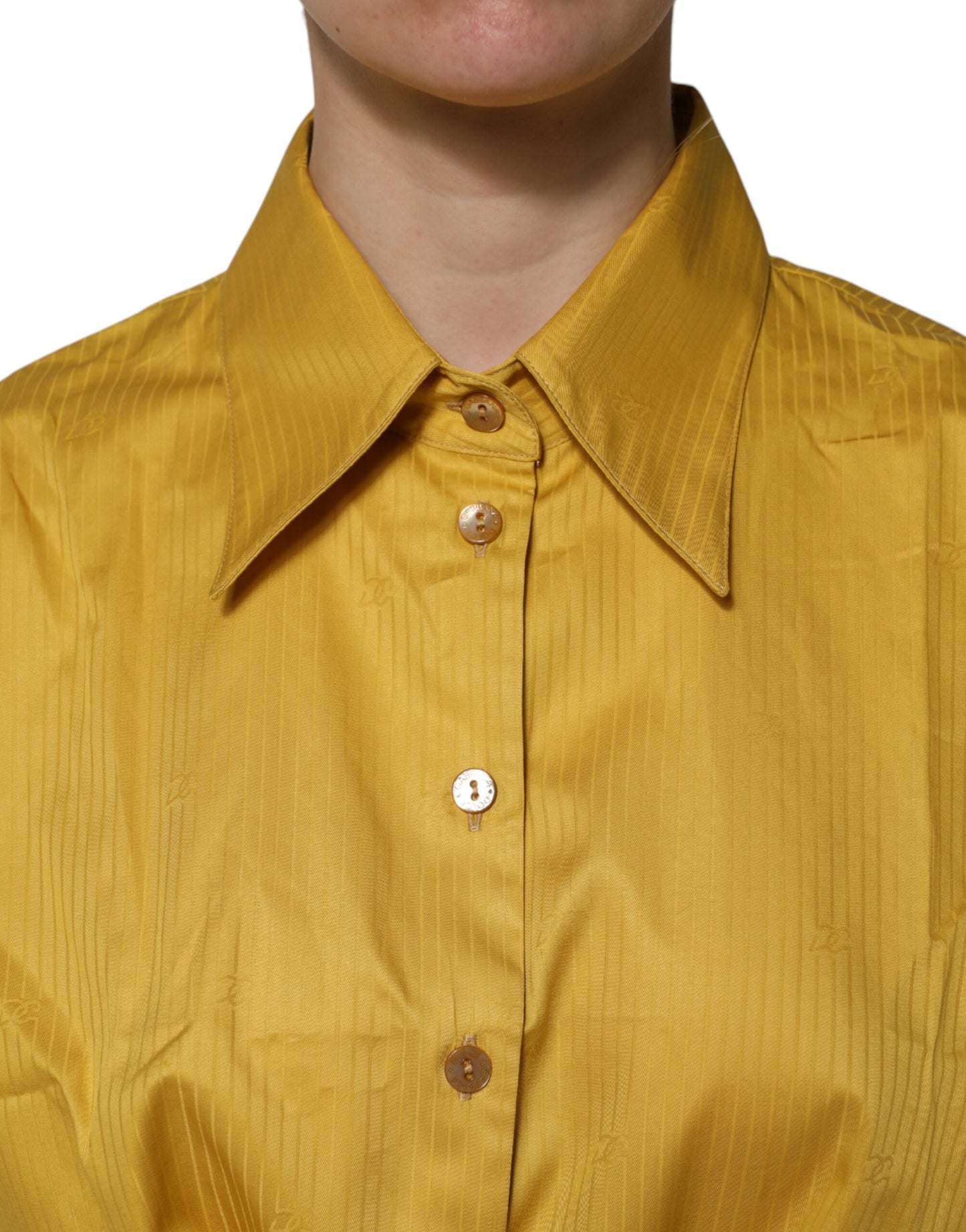 Blusa de manga corta con cuello mostaza
