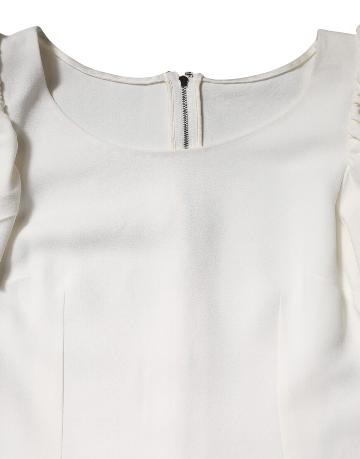 Top de viscosa blanca con cuello redondo y mangas cortas