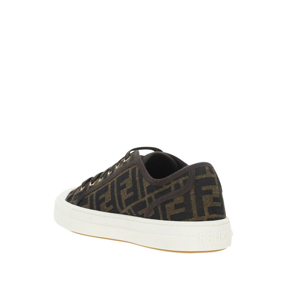 Zapatillas monocromáticas