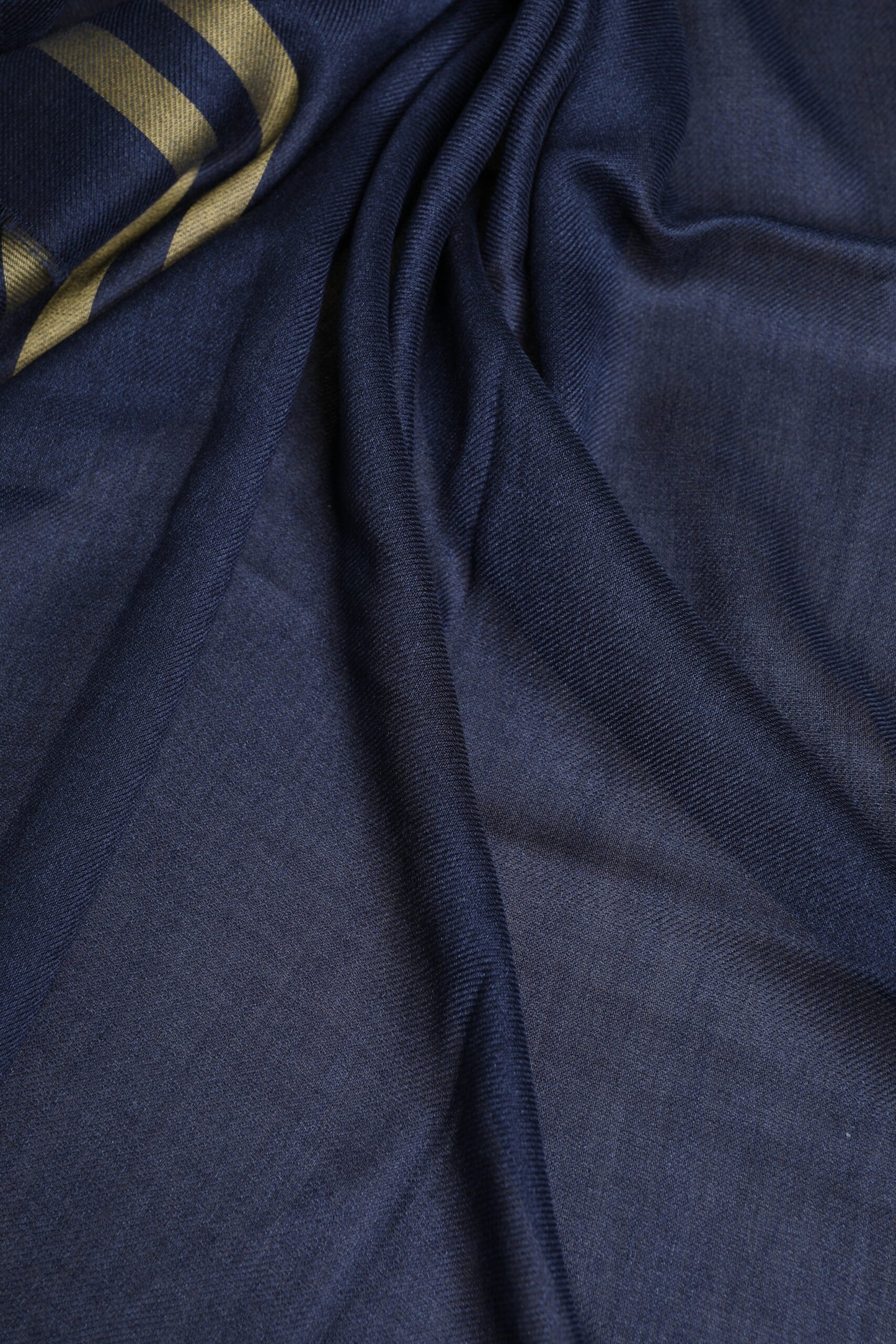 Bufanda chal envolvente de cachemira azul