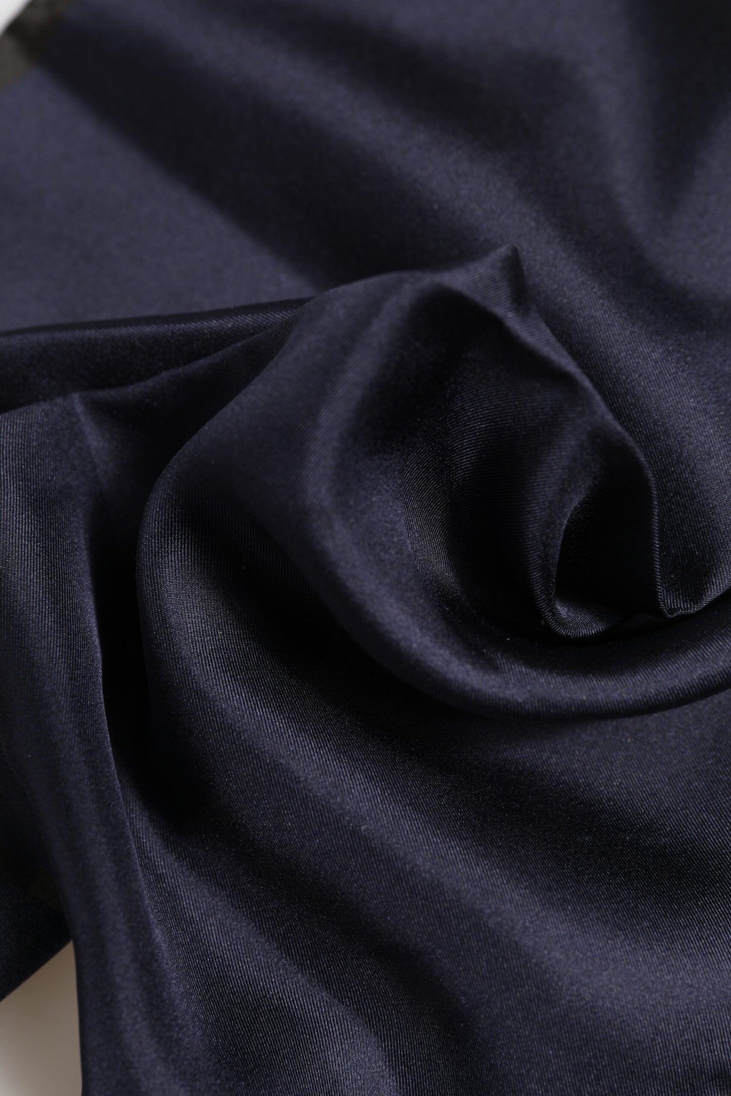 Pañuelo cuadrado de seda azul DG Crown para hombre