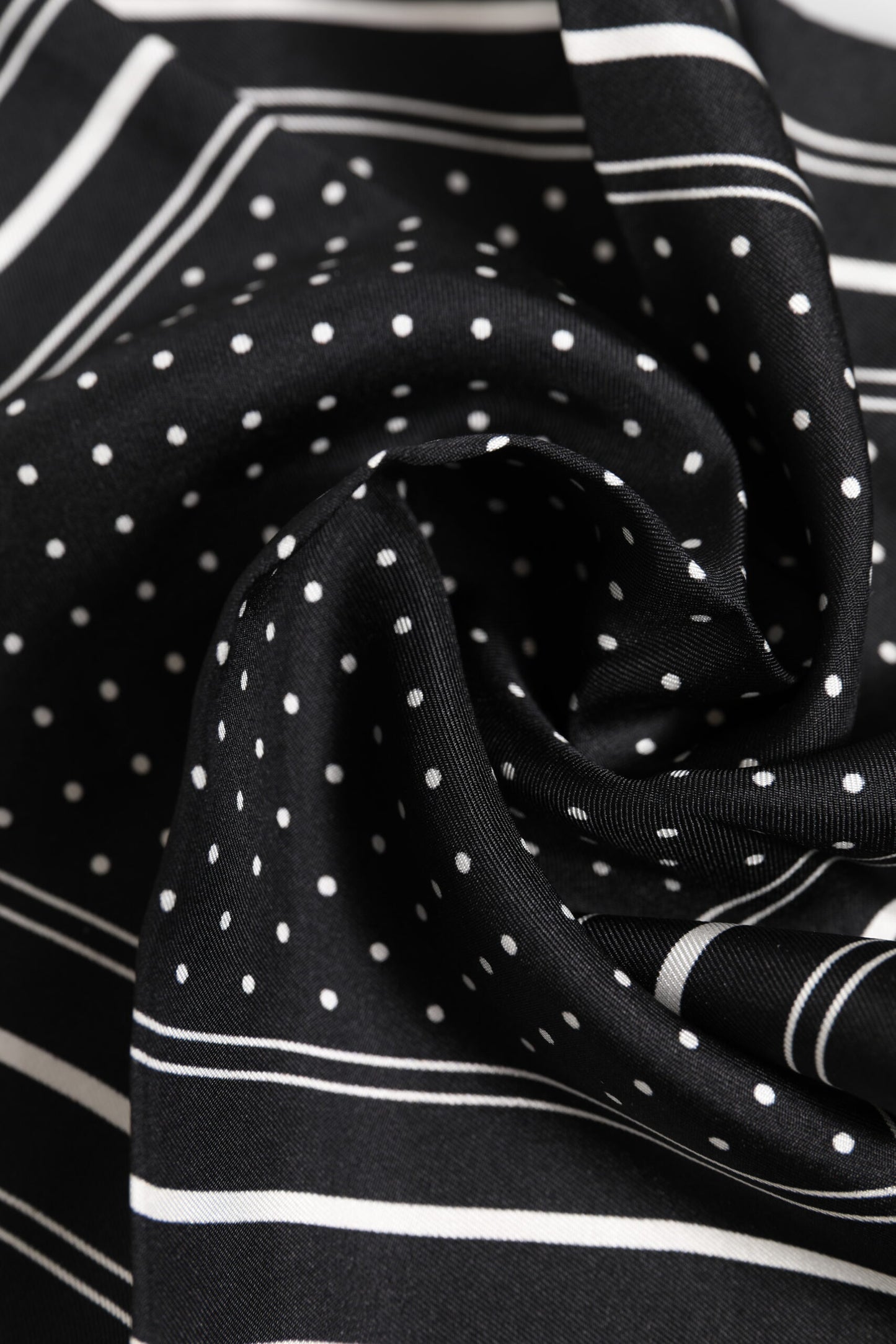 Foulard homme à pois noirs et blancs