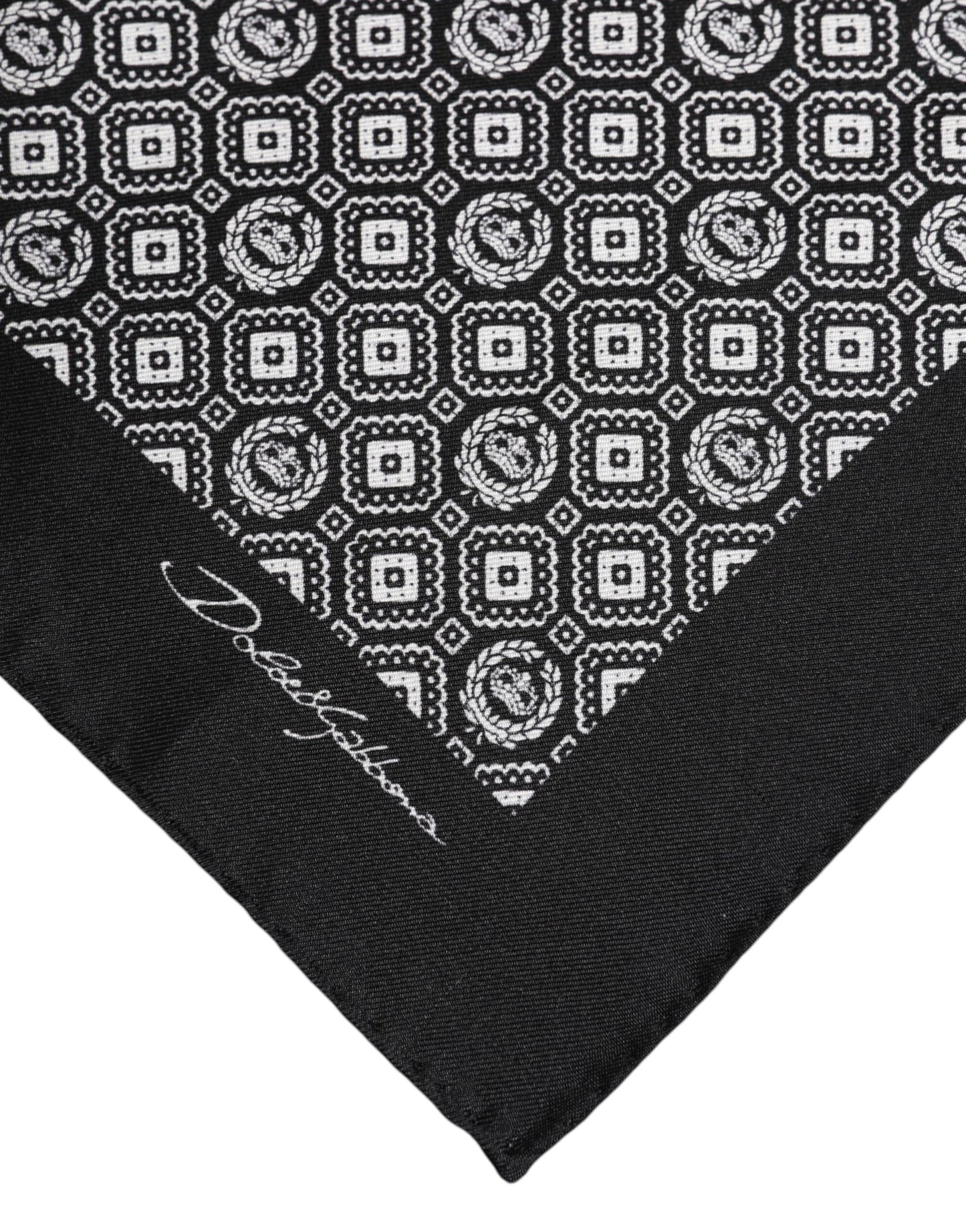 Foulard carré à motifs noirs et blancs