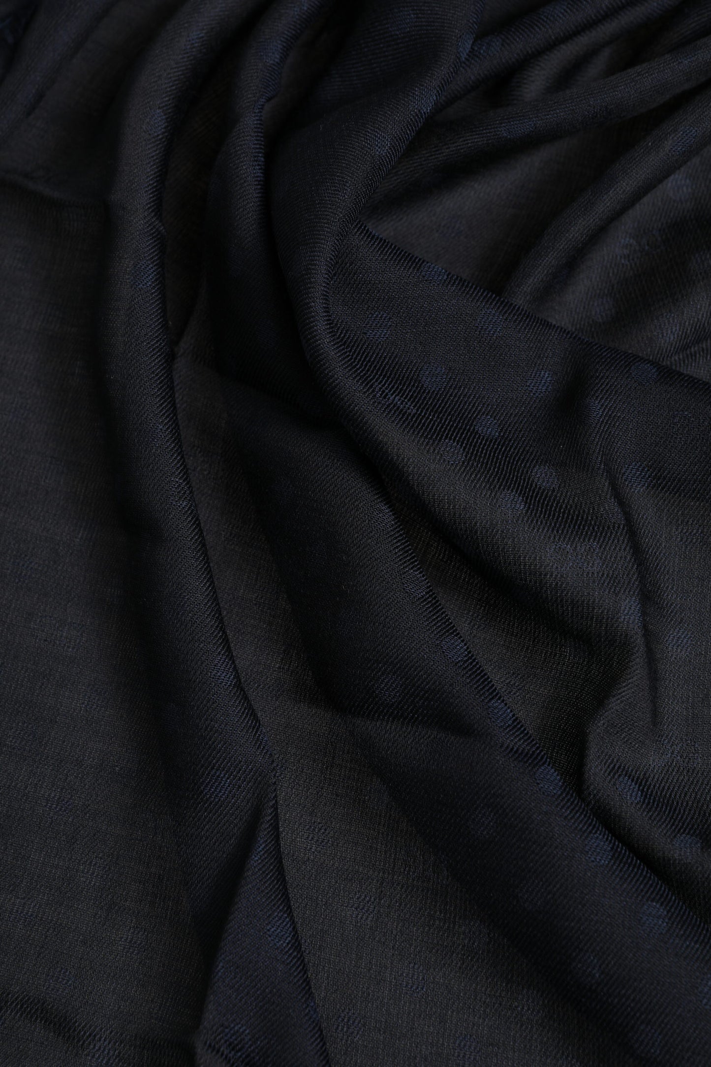 Écharpe cache-cou à franges en viscose noire