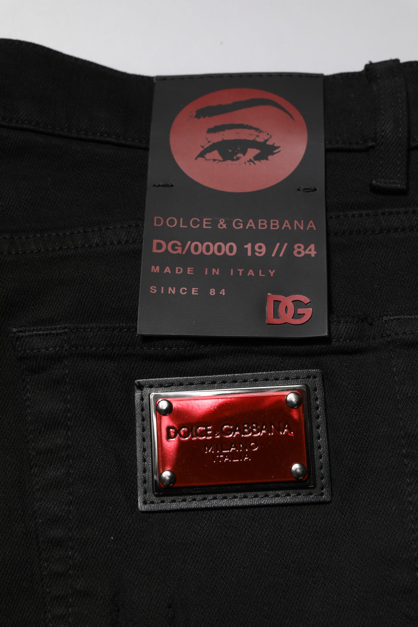 Vaqueros ajustados de algodón negro con placa del logotipo