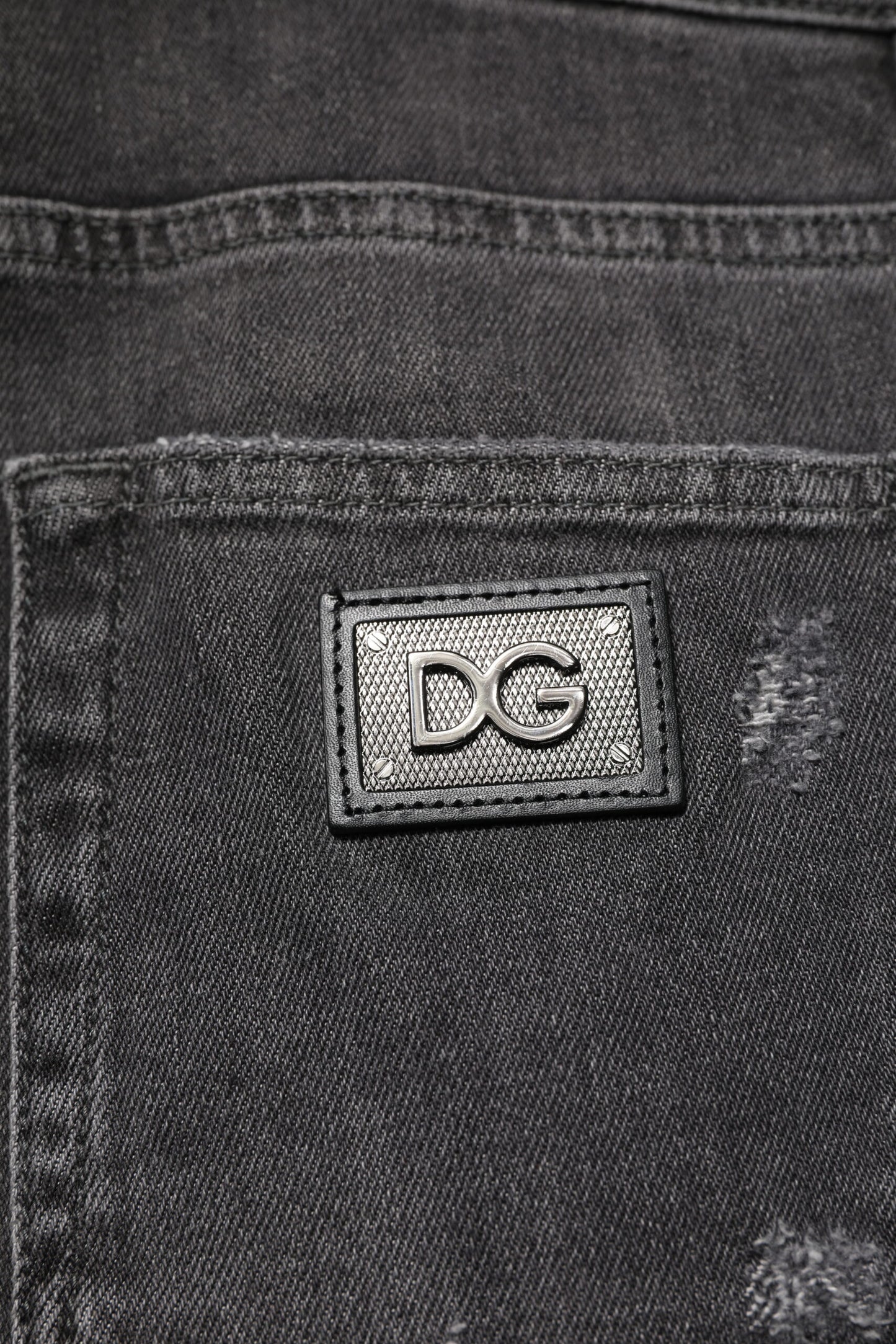 Jean slim en denim noir délavé et usé