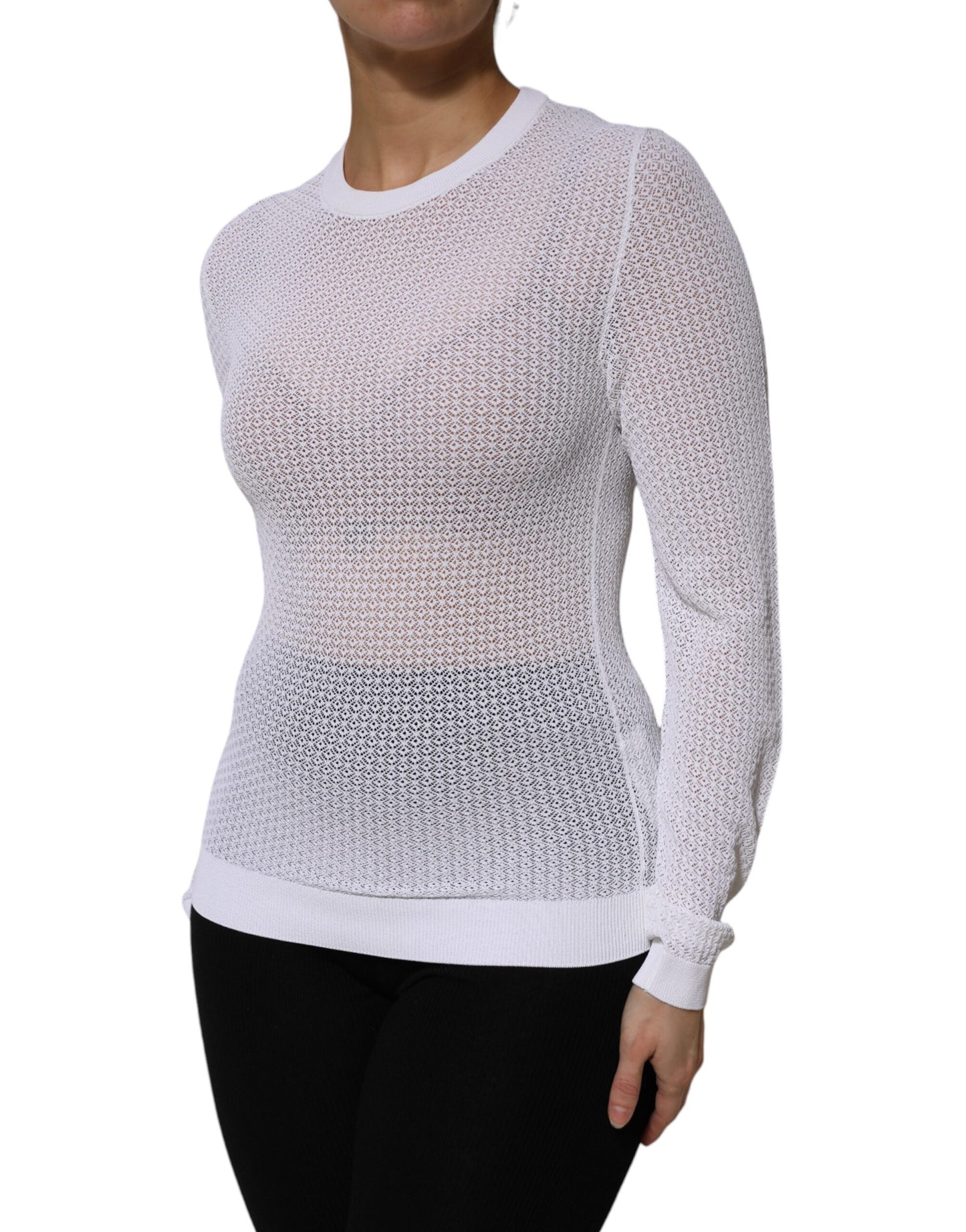 Top tipo jersey blanco de cuello redondo y manga larga