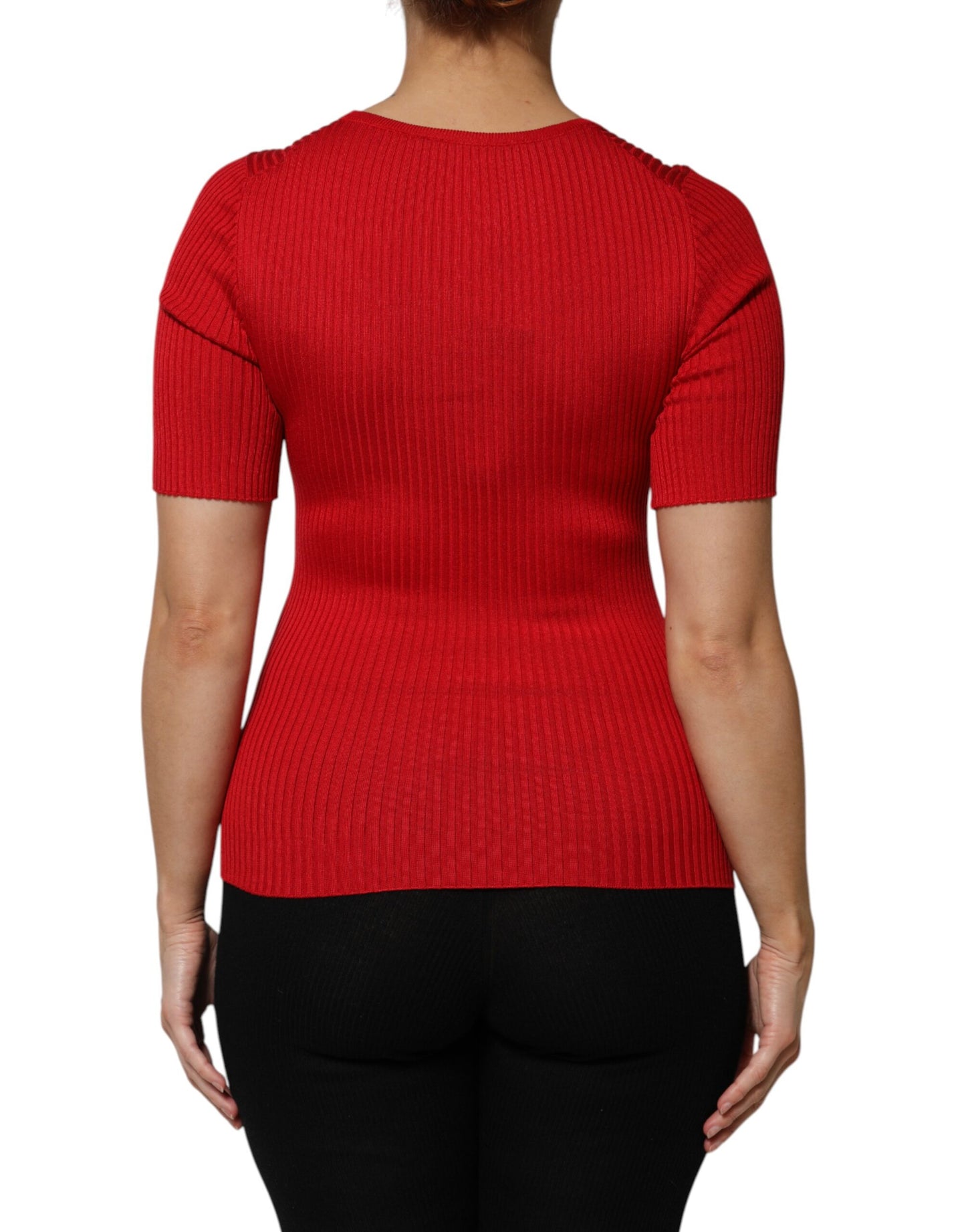 Top rojo de cuello redondo y manga corta