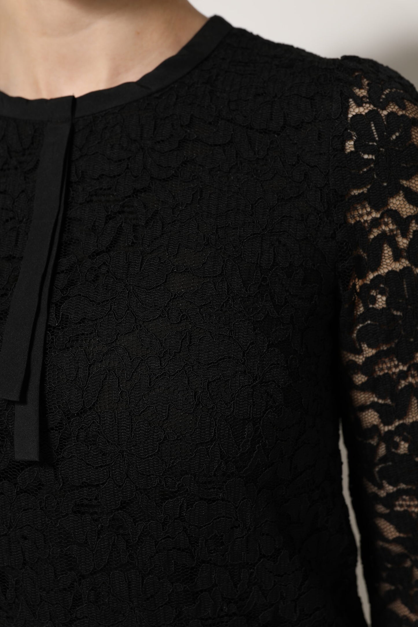 Blusa de manga larga con encaje de nailon negro