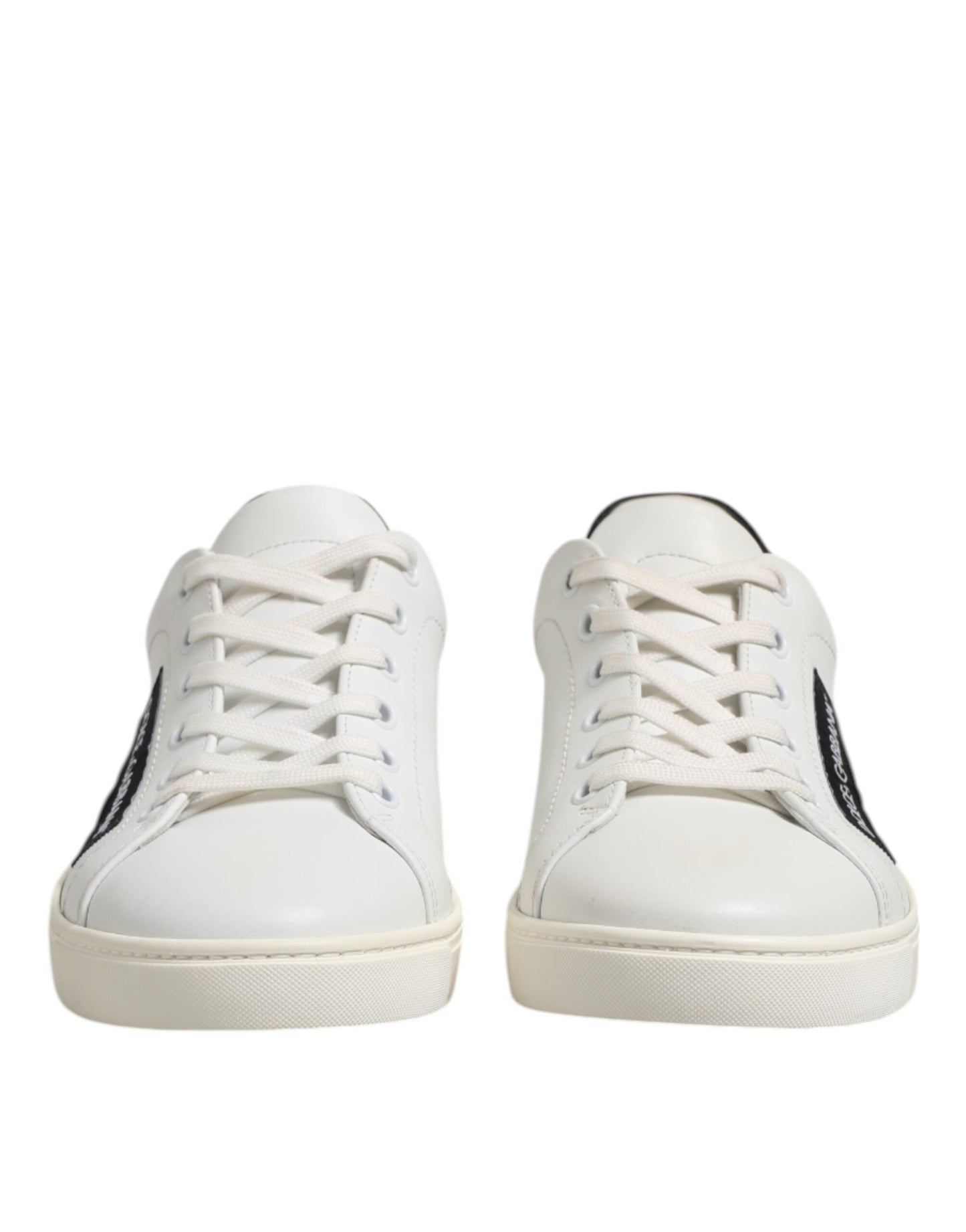 Zapatillas deportivas de cuero blanco y negro con cordones para hombre
