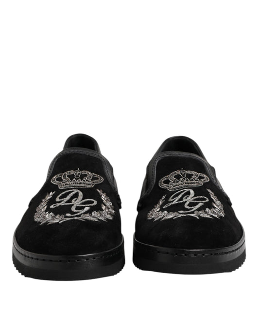 Mocasines negros con corona bordada
