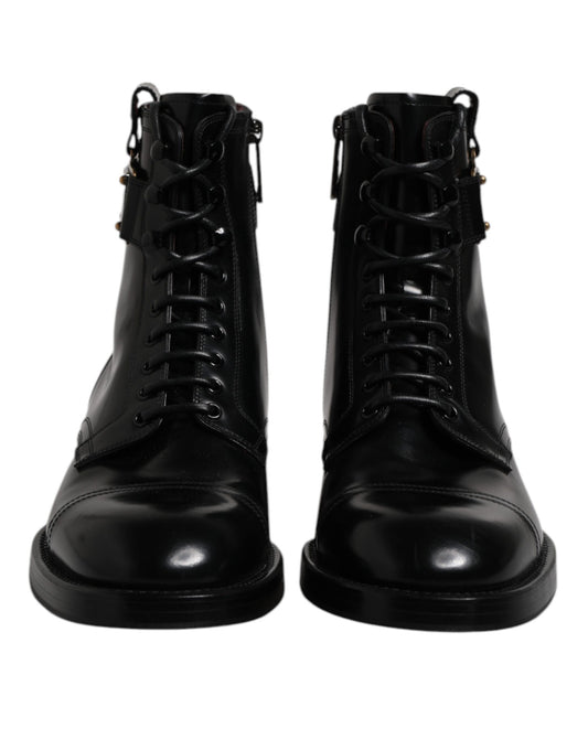 Botas de cuero negro a media pantorrilla con cordones