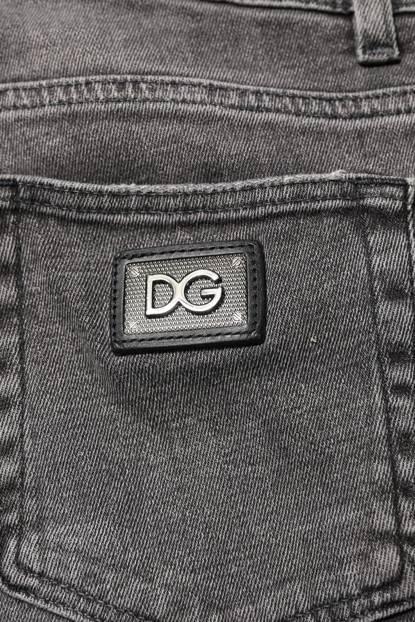 Vaqueros de algodón gris con placa de logotipo para hombre