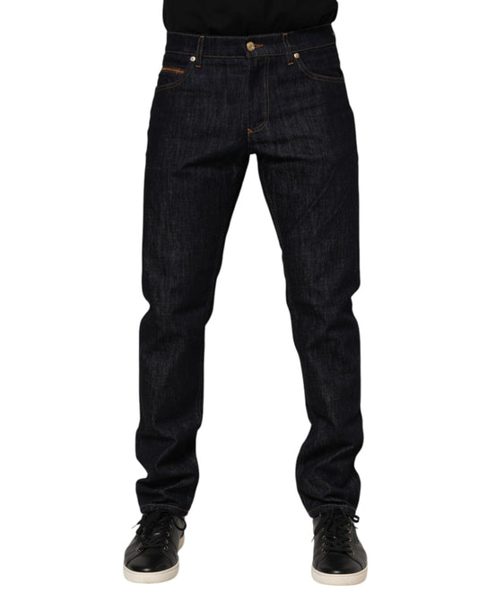 Jean en denim bleu foncé avec plaque logo en coton pour homme