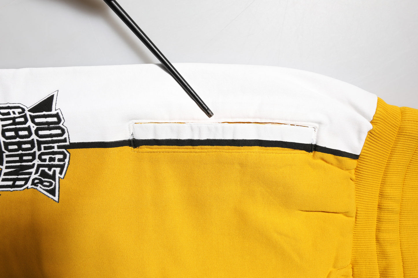 Pantalones deportivos de algodón amarillo con cordón