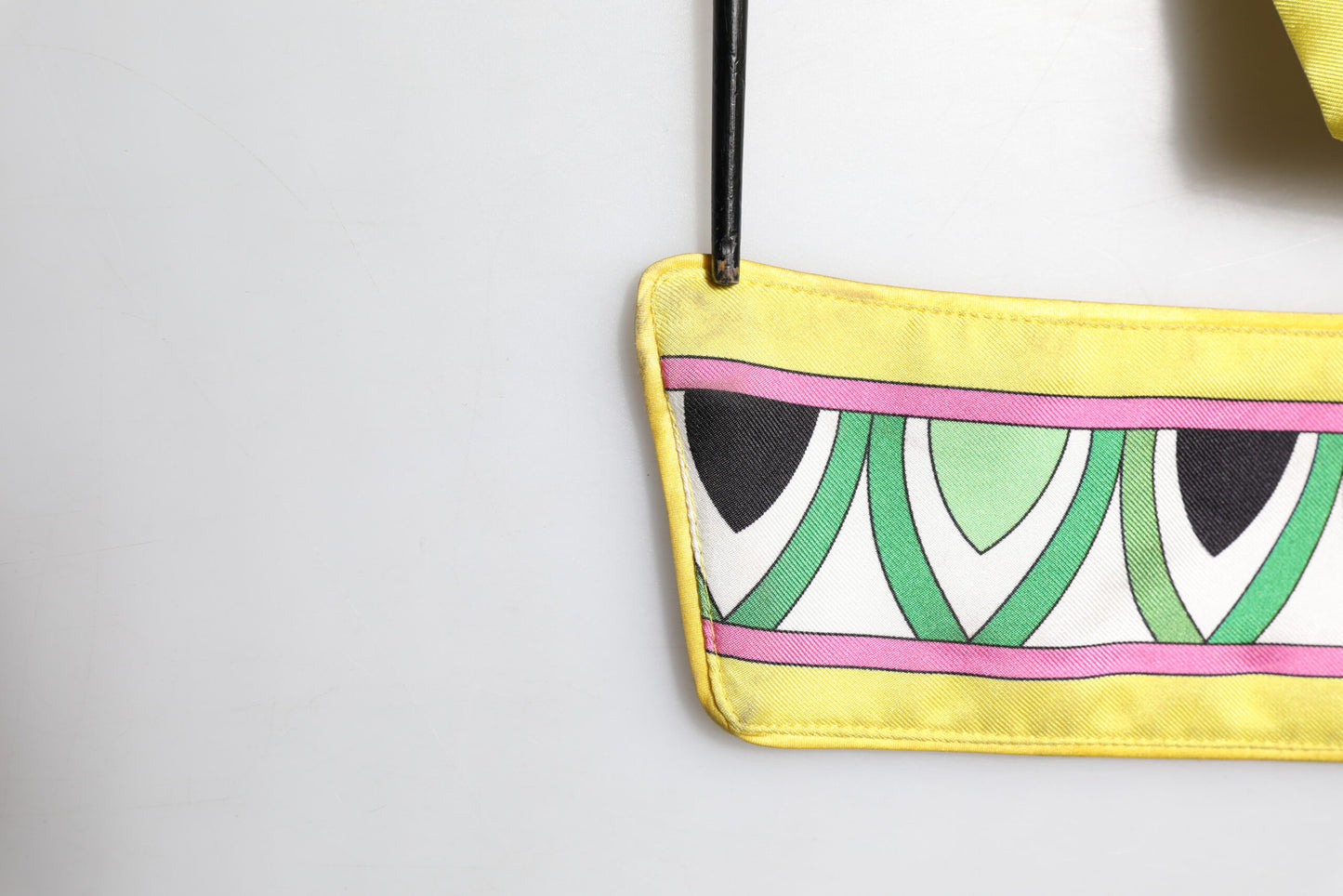 Bata cruzada de seda con mangas largas y estampado floral azul