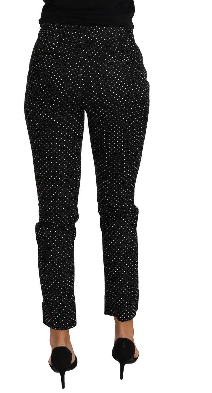 Robe noire à pois, pantalon court et droit