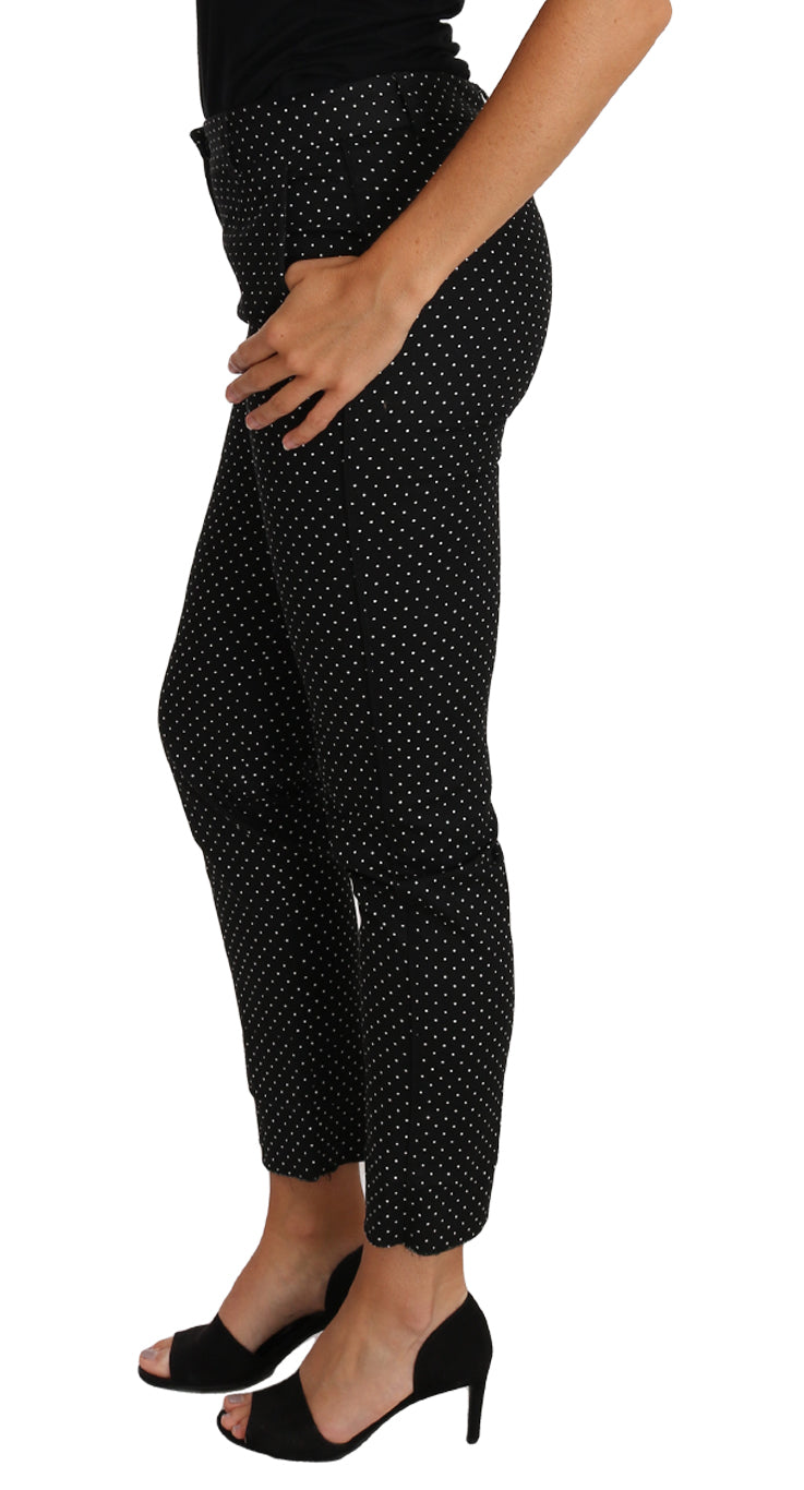 Robe noire à pois, pantalon court et droit