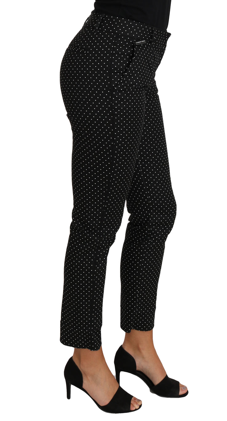 Robe noire à pois, pantalon court et droit
