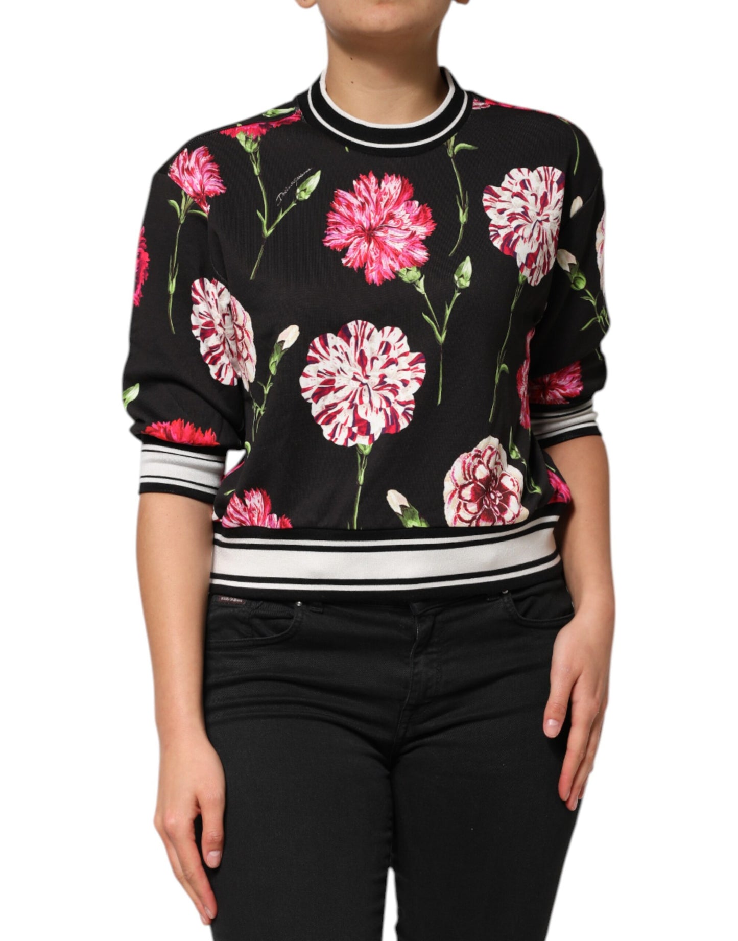 Top de algodón de manga corta con estampado floral negro