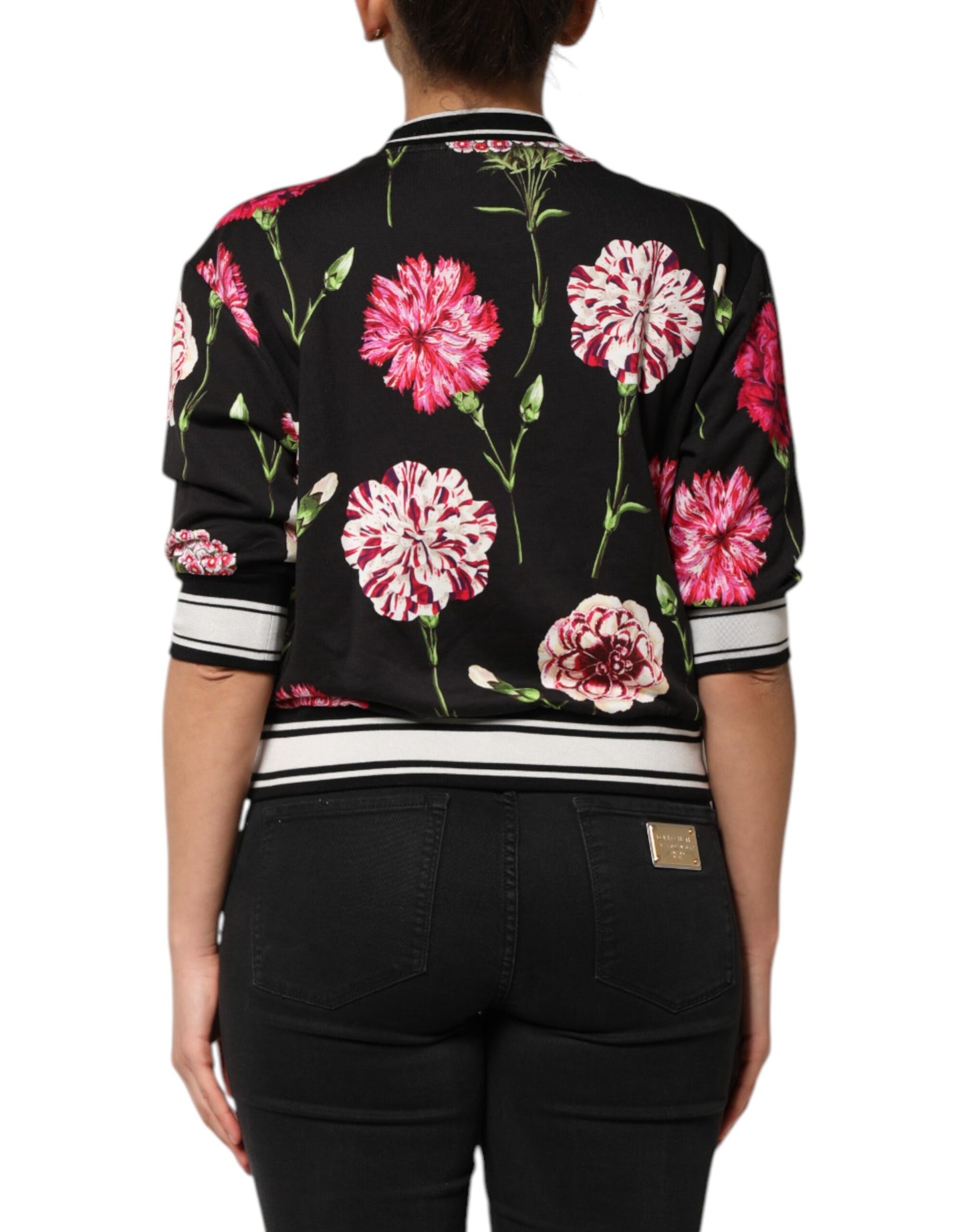 Top de algodón de manga corta con estampado floral negro