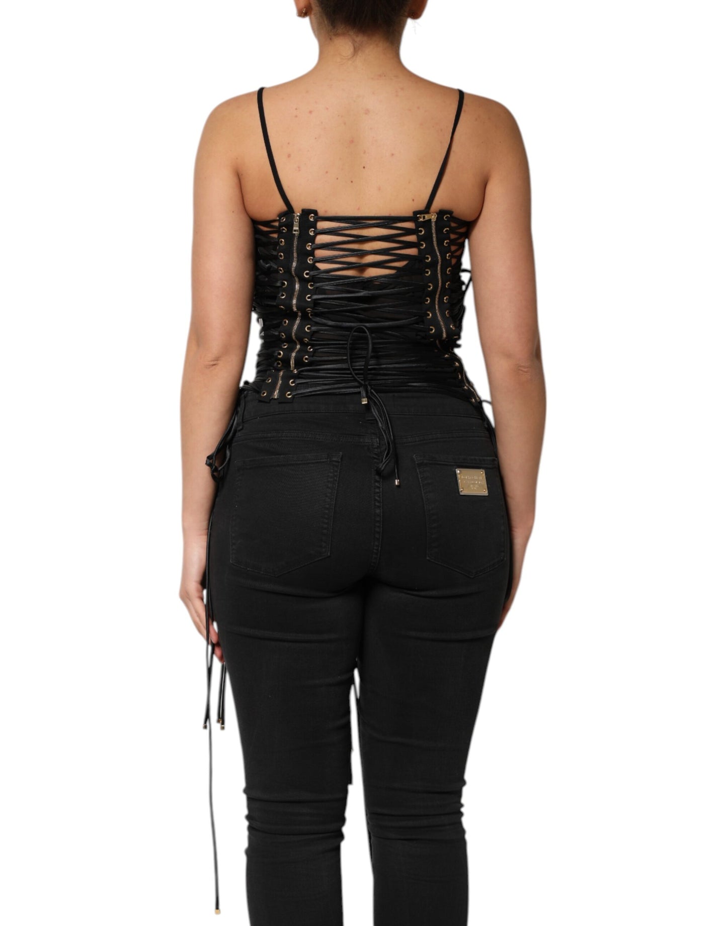 Top estilo corsé adornado con ojales negros