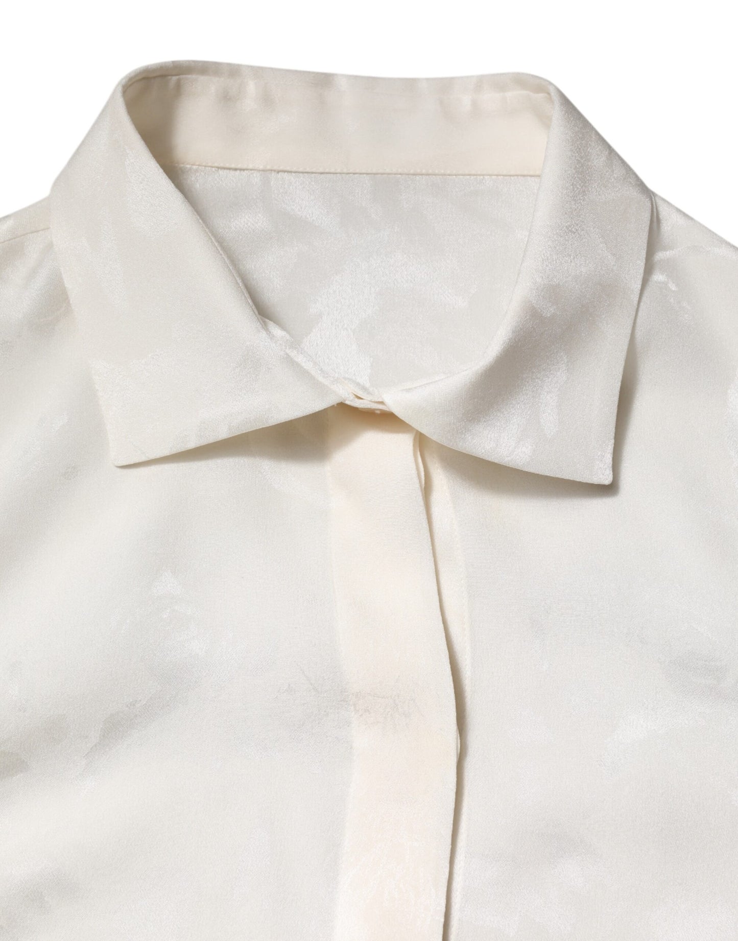 Camisa de manga larga con cuello de seda blanca